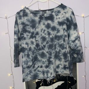 Blue & white tie-dye tee